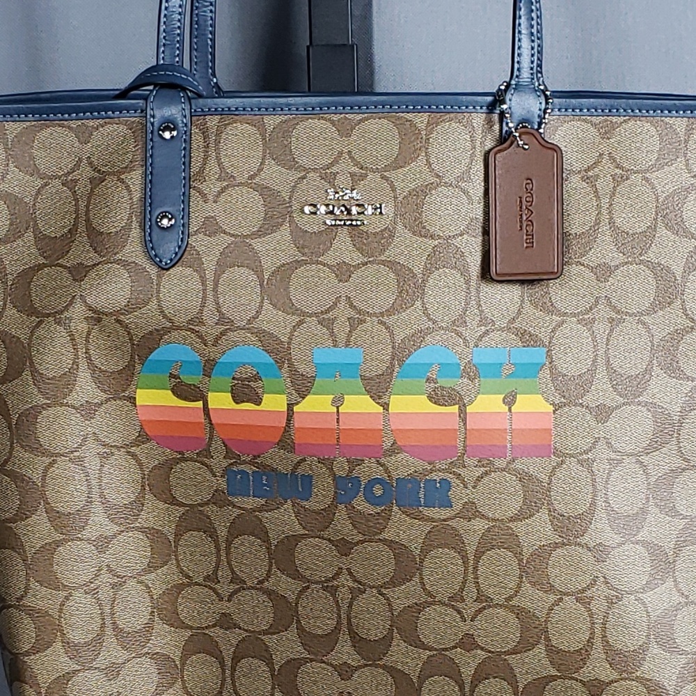 🆕 Coach Signature Rainbow City Reversible Tote - Picture 3 of 8